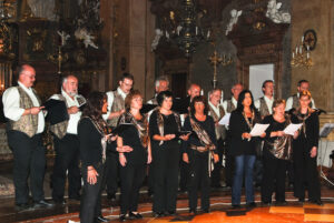 Die vierte Konzertreise ging 2007 nach Wien. Dort gestalteten beide Chöre in der Barockkirche St. Peter eine heilige Messe und anschließend ein Kirchenkonzert. Im Schloss Esterhazy wurde wieder ein kleines spontanes Konzert geboten.